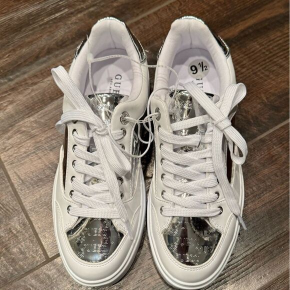 Guess Wgerics2 Women's Tennis Shoes Nwt sz 9.5 - Picture 1 of 16